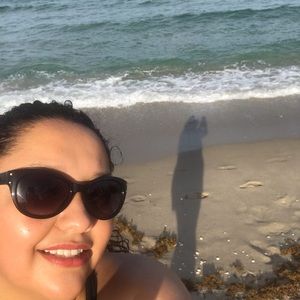 Meet your Posher, Claudia